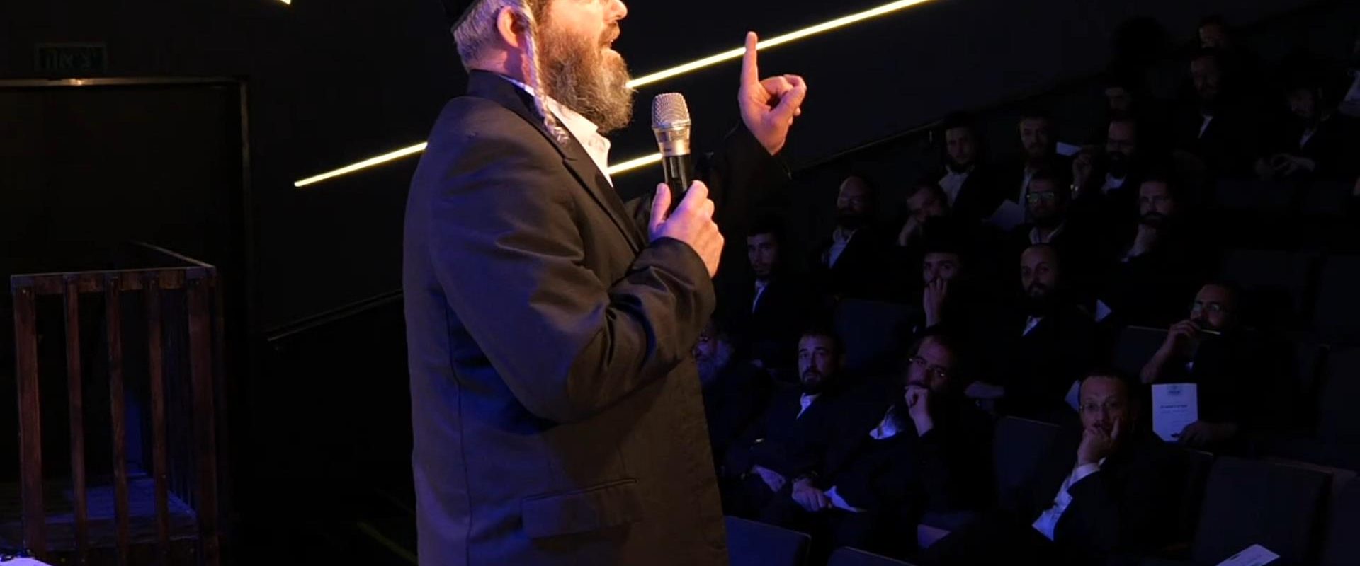 צד עם קהל 3